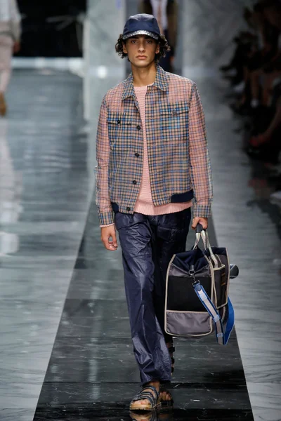 Look 24